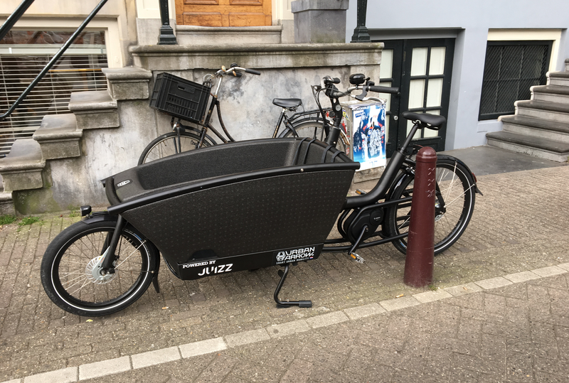 Illustration for article titled Amsterdam Has Some Pretty Incredible Cars Among All Those Bikes